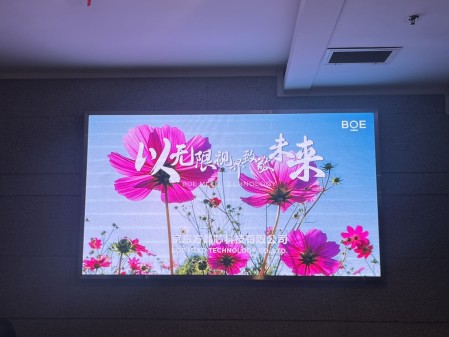 常青花園室內(nèi)全彩 BOE P2.5鋁底殼安裝完畢！  尺寸：2.88X1.6   像素點(diǎn)：1152X640