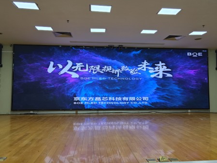丁字橋***公司BTQ020安裝完畢，尺寸7.68x2.4m，像素點(diǎn)3840x1200