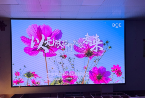 武穴**訓(xùn)練中心P1.8安裝完成 尺寸 ：4.48*2.56； 分辨率 ：2408*1376